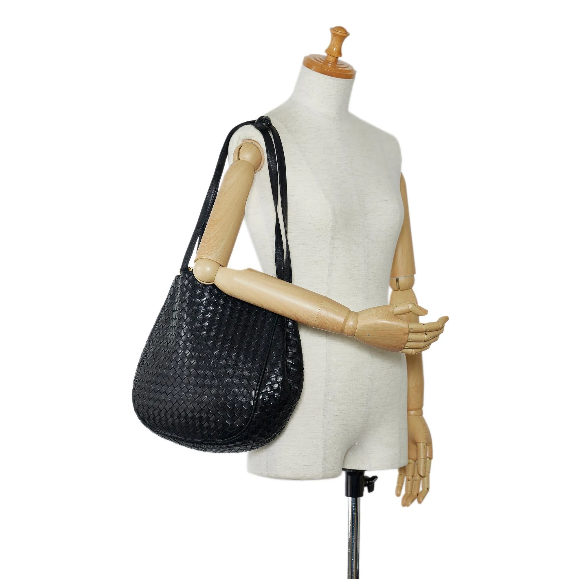 Bottega Veneta Intrecciato Shoulder Bag (SHG-pF7AR2)