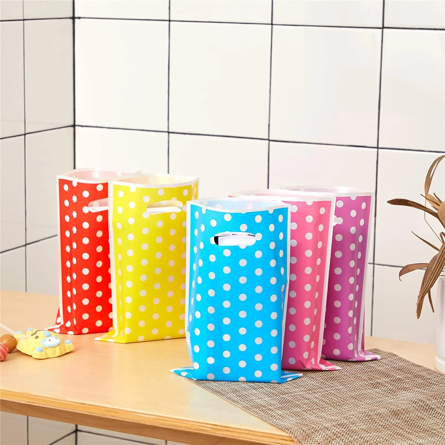 Party Loot Color Flat Plastic Bags 16x25cm 10pack Die Cut Handle Polka Dot Non-Stand