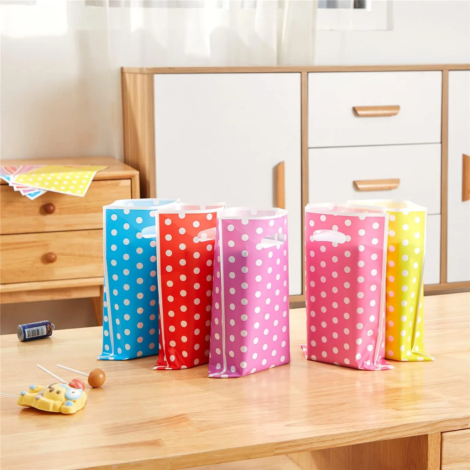 Party Loot Color Flat Plastic Bags 16x25cm 10pack Die Cut Handle Polka Dot Non-Stand